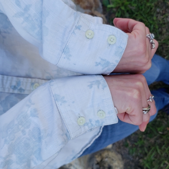 American Eagle Outfitters faded blue Floral button down - Picture 6 of 14